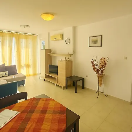 Апартаменти Family 2 Bdr Apart Pool View Near The Beach